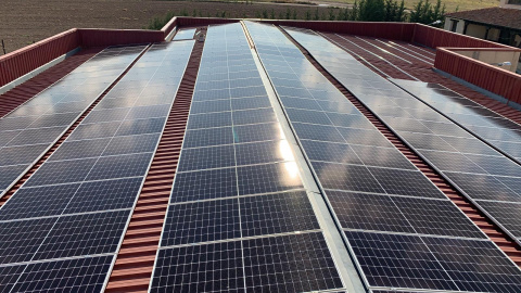 Instalación solar fotovoltaica de 100 kW Cantimpalos-Segovia Instalación solar fotovoltaica de 100 kw en matadero.